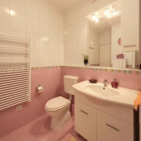 Nika Apartman *